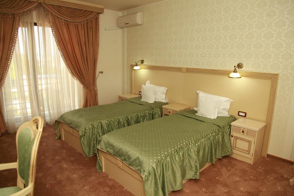 Hotel Majestic Яссы Экстерьер фото