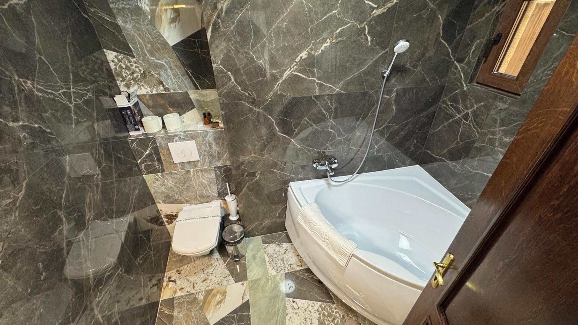 Hotel Majestic Яссы Экстерьер фото